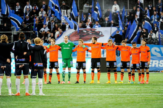 En tyst minut för Brommapojkarnas Pontus Segerström innan