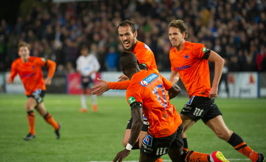 Norrköpings Emir Kujovic och Alhaji Kamara jublar