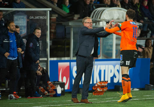 Norrköpings tränare Jan Andersson jublar med Emir Kujovic