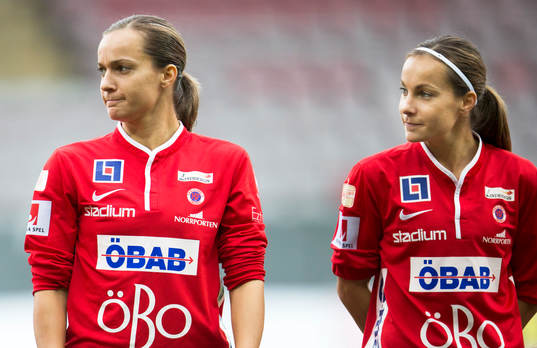 Örebros tvillingar Lucie Martinkova (v) och Irena