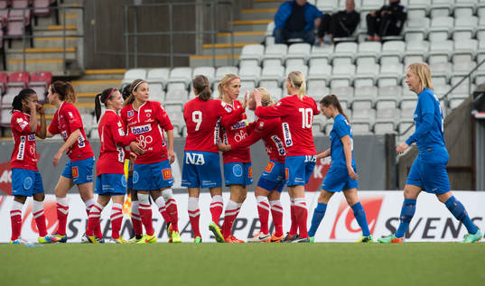 Örebros spelare jublar