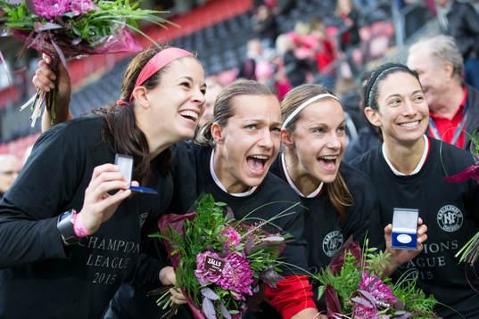 Örebros målvakt Stephanie Labbé, Lucie Martinkova, Irena