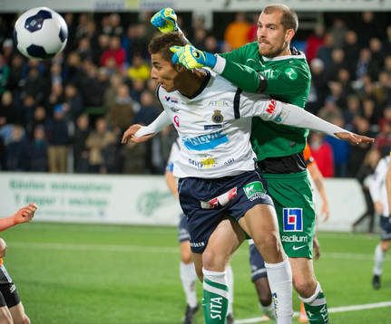 Norrköpings målvakt Edvard Setterberg i kamp mot Gefles