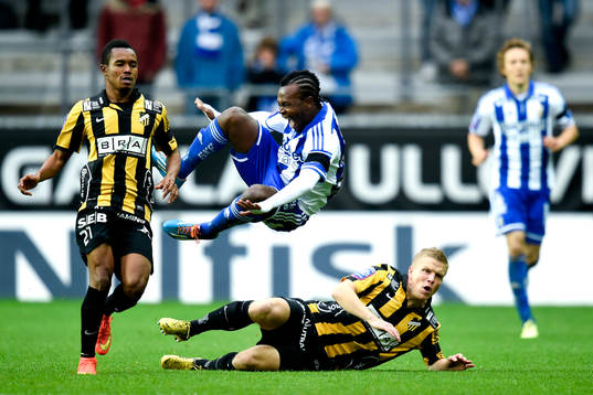 IFK Göteborgs May Mahlangu och Häckens David Frölund