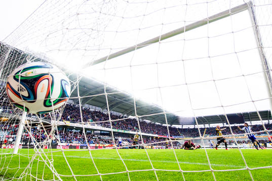 IFK Göteborgs Kenneth Zohore gör 3-1 bakom Häckens