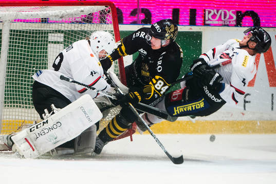 s Patric Blomdahl och Asplövens Gabe Guentzel åker in i
