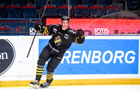 s Fredrik Hynning jublar