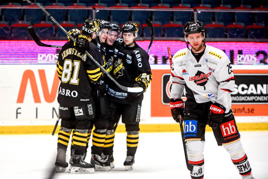 s Fredrik Hynning jublar