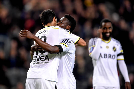 s Celso Borges och Ibrahim Moro jublar