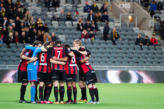 Brommapojkarnas spelare pratar ihop sig