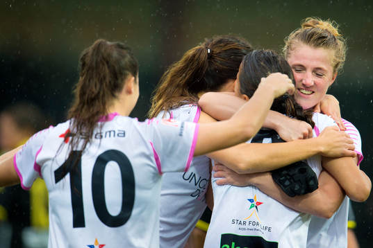 Rosengårds Kirsten Van De Ven kramas om