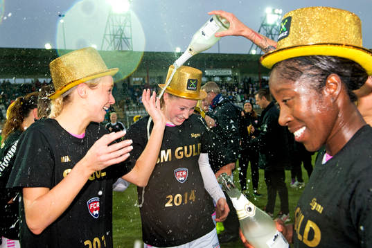 Rosengårds Nicoline Sørensen får champagne hälld över