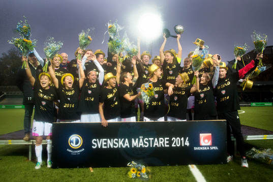 Rosengårds spelare lyfter SM-bucklan