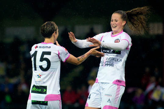 Rosengårds Kirsten Van De Ven firar Therese Sjögran som