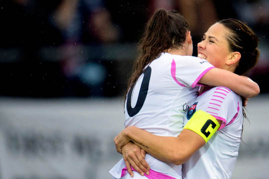 Rosengårds Ramona Bachmann kramar om Sara Björk