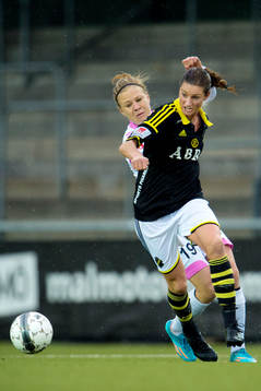 Rosengårds Katrin Schmidt jagar AIKs Madeleine Tegström