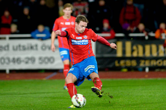 Helsingborgs Arnór Smárason skjuter