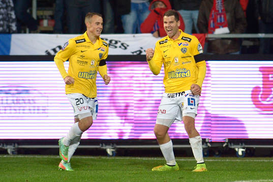 Falkenbergs Stefan Rodevåg (th) firar med Calle Wede