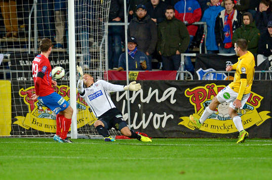 Falkenbergs Stefan Rodevåg gör 2-0 bakom Helsingborgs