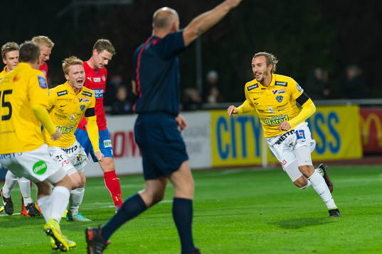 Falkenbergs Tobias Carlsson jublar