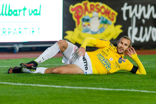 Falkenbergs Tobias Carlsson jublar