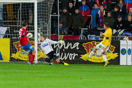 Falkenbergs Stefan Rodevåg gör 2-0 och jublar