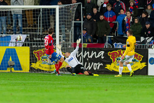 Falkenbergs Stefan Rodevåg gör 2-0 och jublar