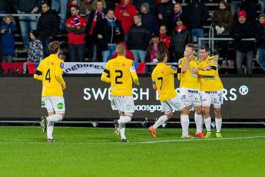 Falkenbergs Stefan Rodevåg gör 2-0 och jublar