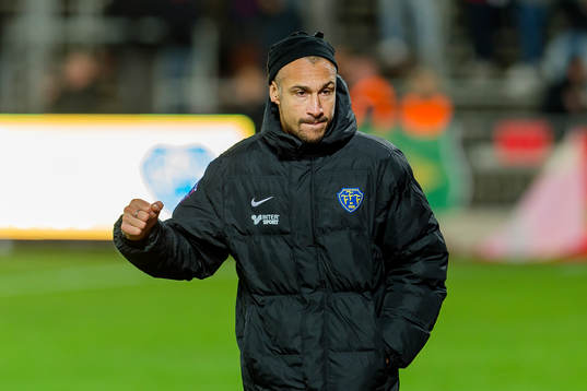 Falkenbergs tränare Henrik Larsson höjer näven