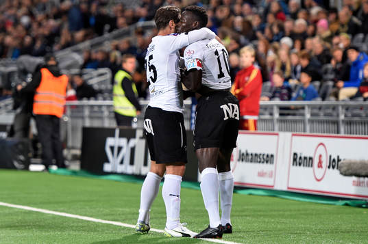 Örebros Alhassan Kamara gratuleras