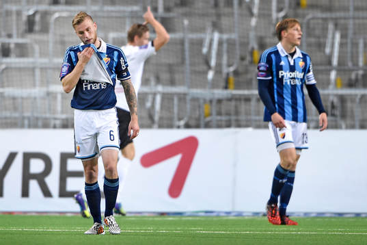 Djurgårdens Aleksander Faltsetas och Emil Bergström deppar
