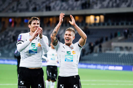 Örebros Magnus Wikström och Daniel Björnqvist jublar