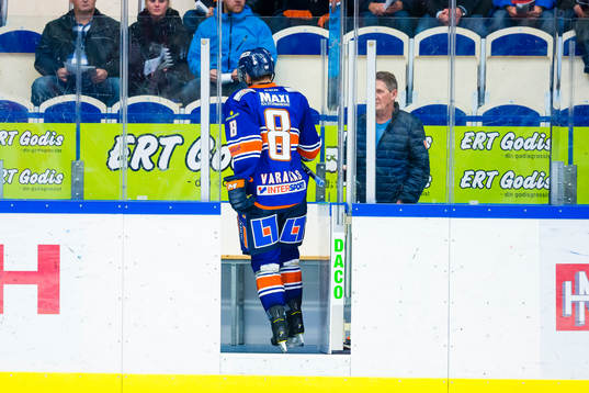 Växjös Ville Varakas på väg in i utvisningsbåset