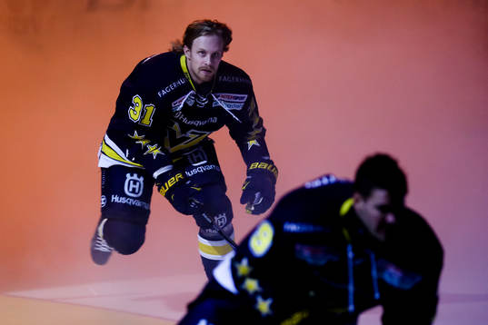 s Mattias Tedenby gör entre