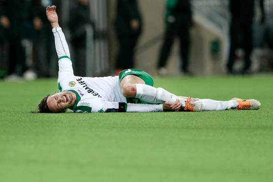 Hammarbys Linus Hallenius ligger skadad
