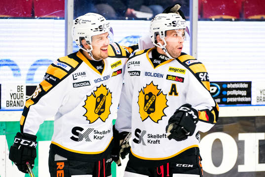 Skellefteås Axel Holmström och Pontus Petterström jublar