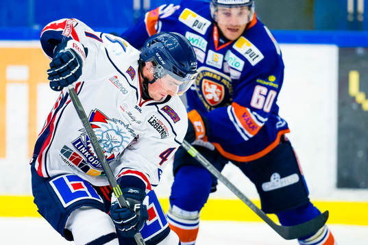 Linköpings Broc Little jagas av Växjös Erik Josefsson
