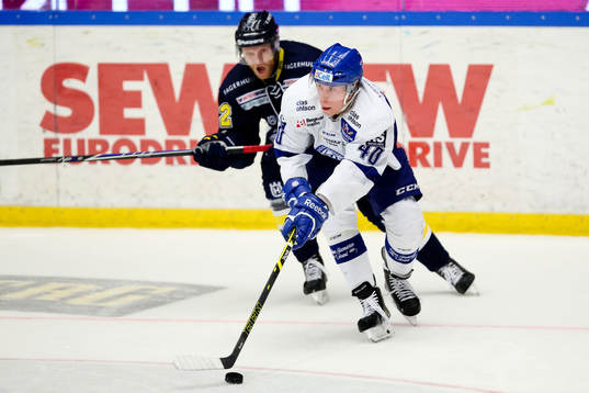s David Petrasek jagar Leksands Tomi Sallinen
