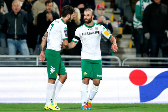 Hammarbys Nahir Besara gör 4-2 och firar med Kennedy