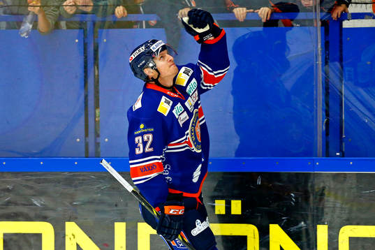 Växjös Nick Johnson firar