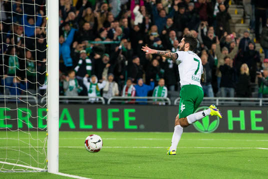 Hammarbys Nahir Besara jublar