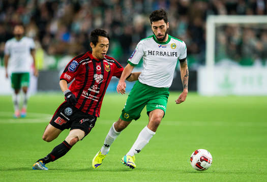 Östersunds Seon-Min Moon jagar Hammarbys Nahir Besara
