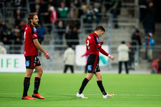 Östersunds Emir Smajic och Jamie Hopcutt deppar