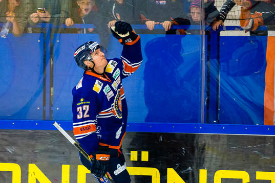 Växjös Nick Johnson firar