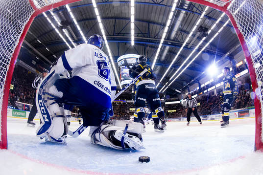 Leksands målvakt Oscar Alsenfelt deppar