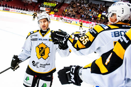Skellefteås Andrew Calof jublar