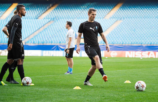 s Markus Rosenberg (t h)