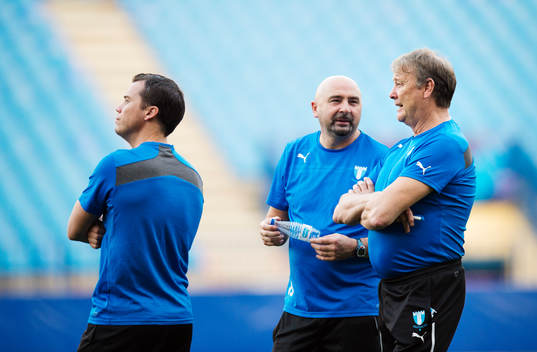 s sportchef Daniel Andersson (t v) och tränare Åge