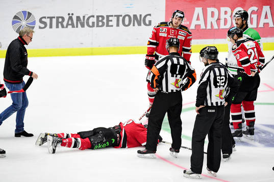 Malmö Redhawks Tony Romano blir liggande