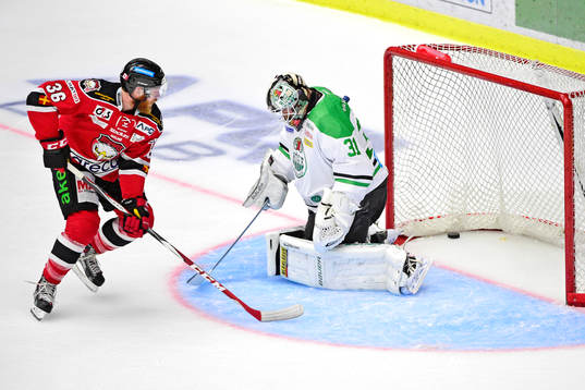 Malmö Redhawks David Liffiton gör 1-0 bakom Rögles